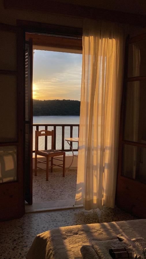 Blue Bay Hotel Milina Bagian luar foto