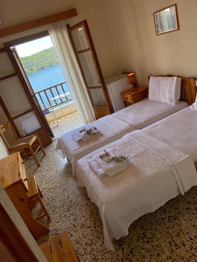 Blue Bay Hotel Milina Bagian luar foto