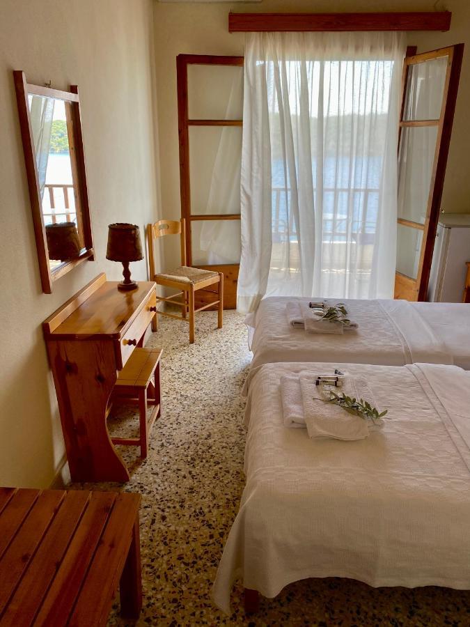 Blue Bay Hotel Milina Bagian luar foto