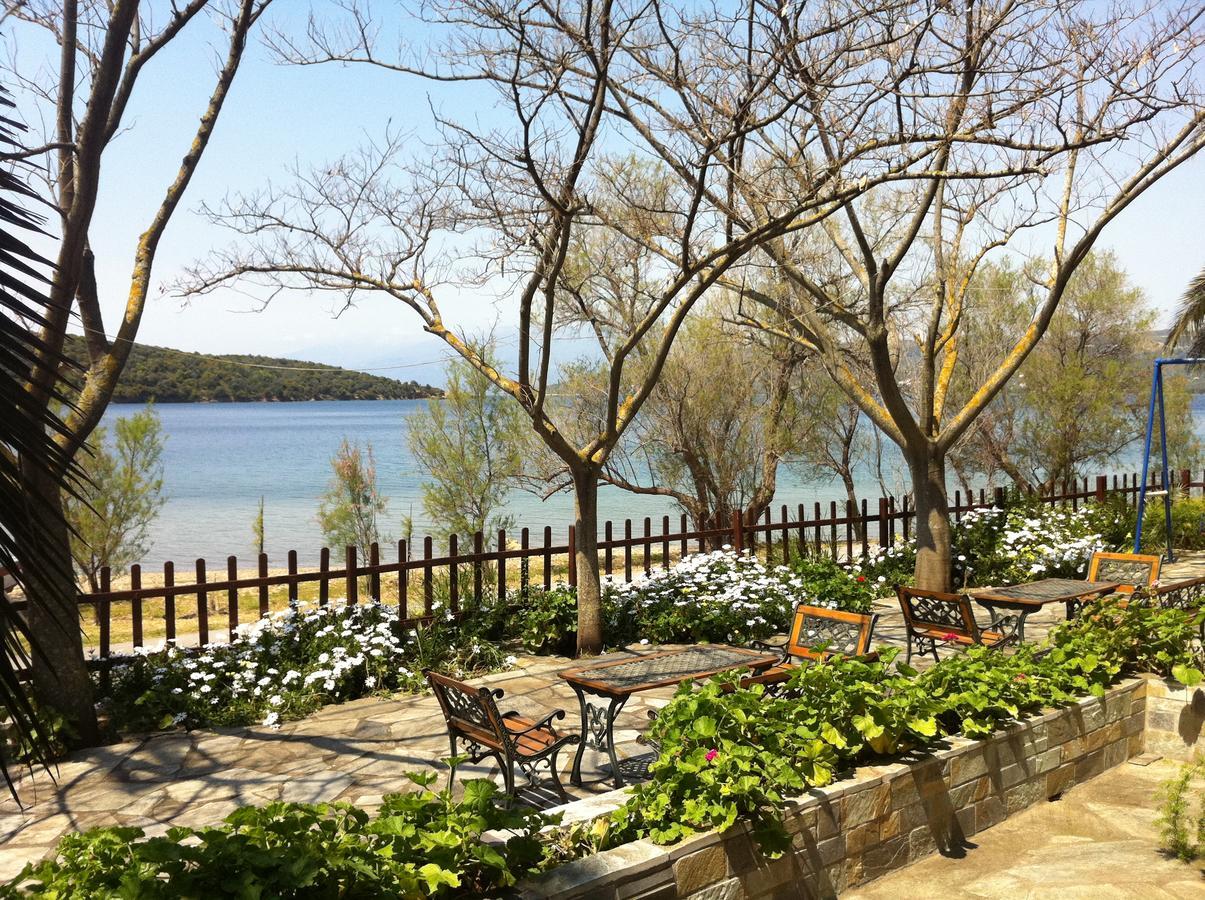 Blue Bay Hotel Milina Bagian luar foto