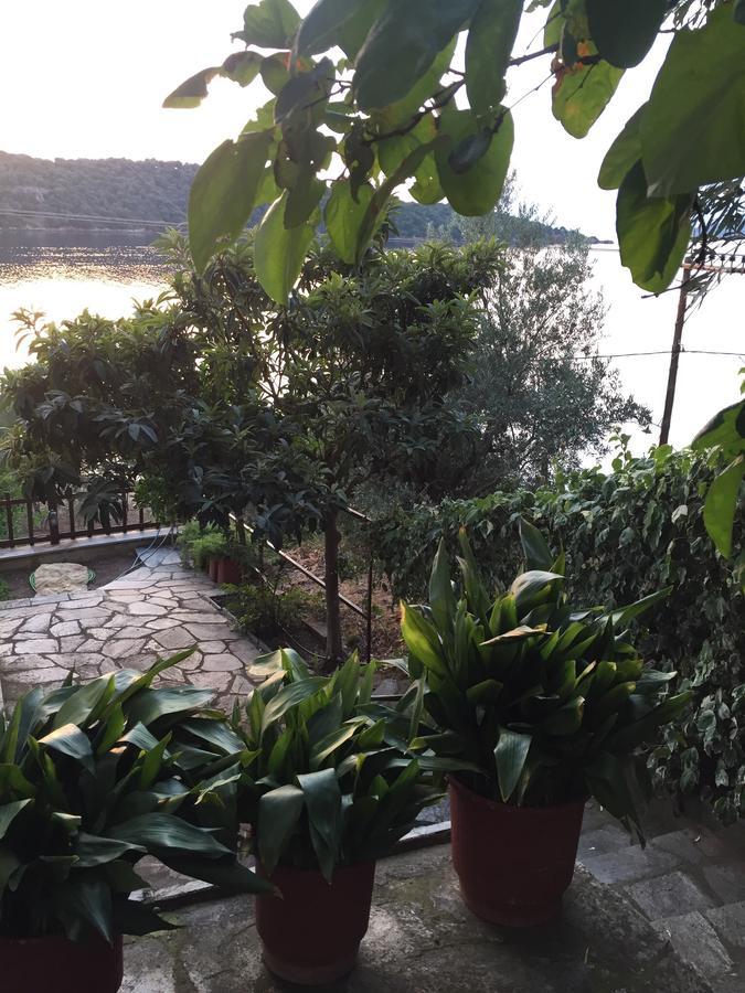 Blue Bay Hotel Milina Bagian luar foto